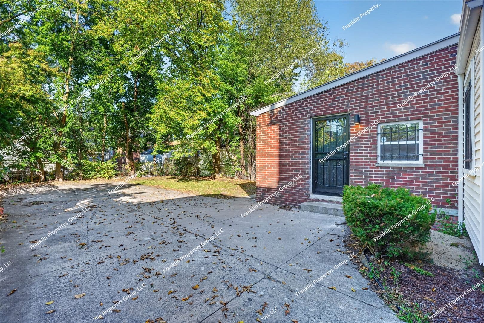 Detroit House: 19467 Pinehurst