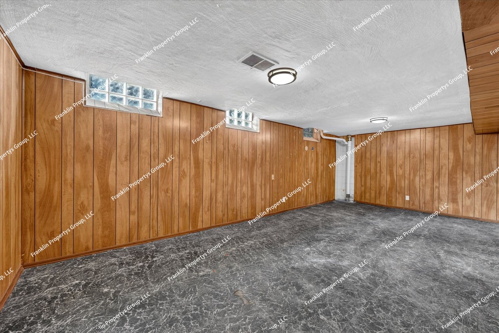 Detroit House: 19467 Pinehurst