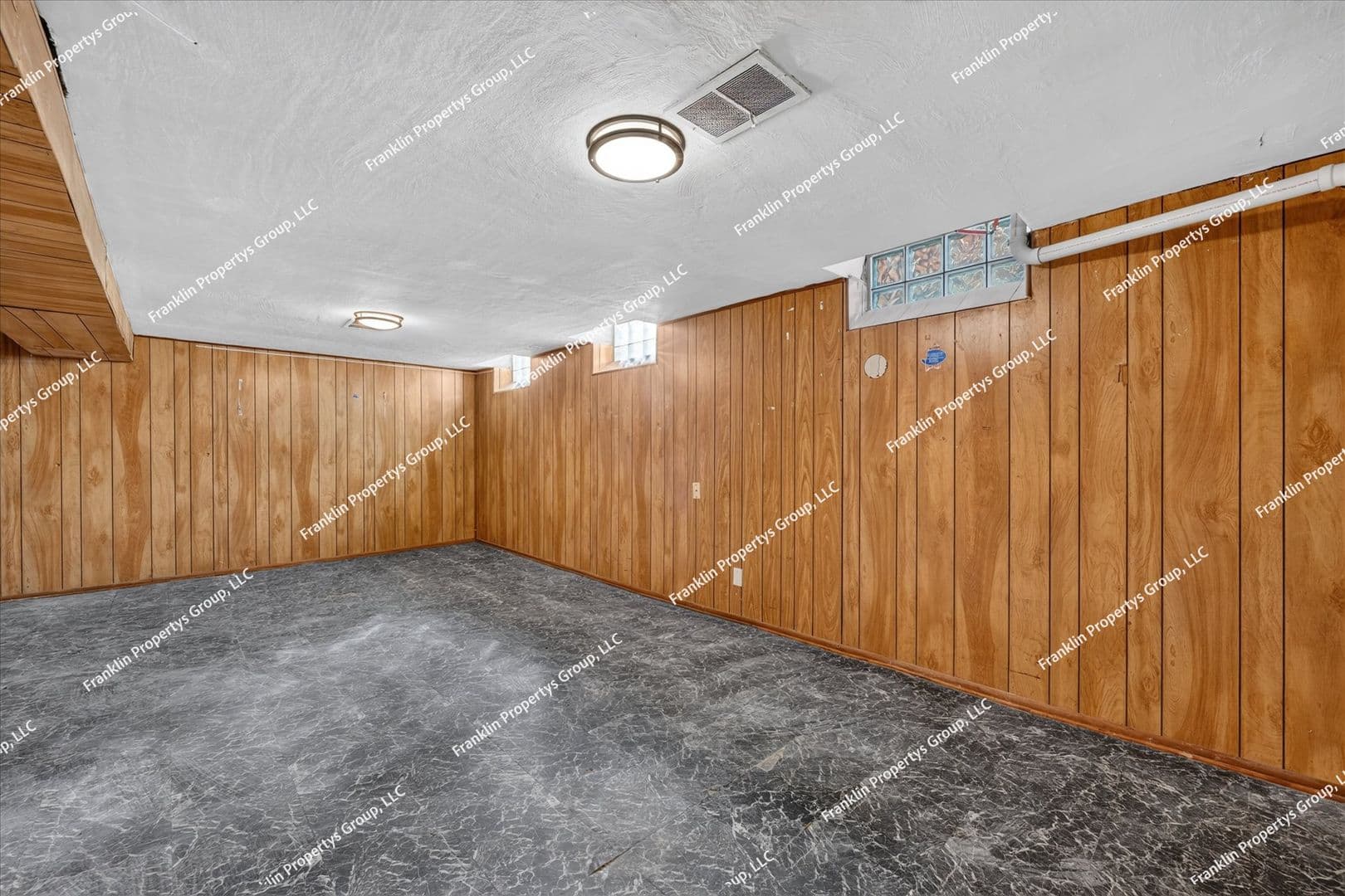 Detroit House: 19467 Pinehurst