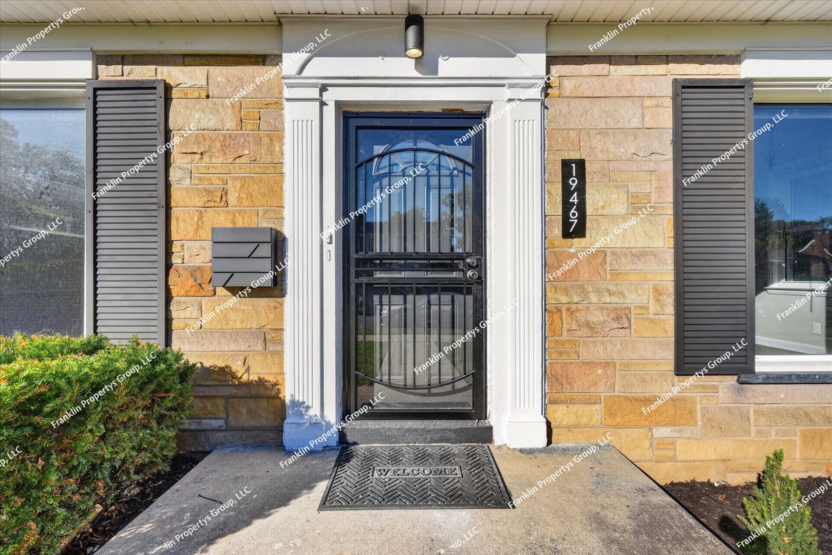 Detroit House: 19467 Pinehurst