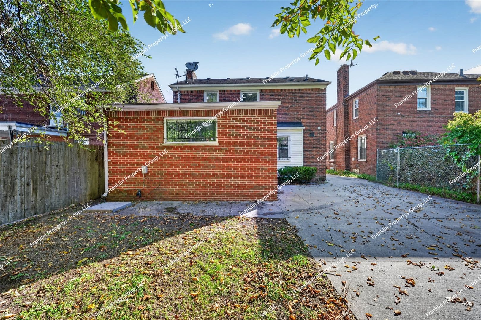 Detroit House: 19467 Pinehurst