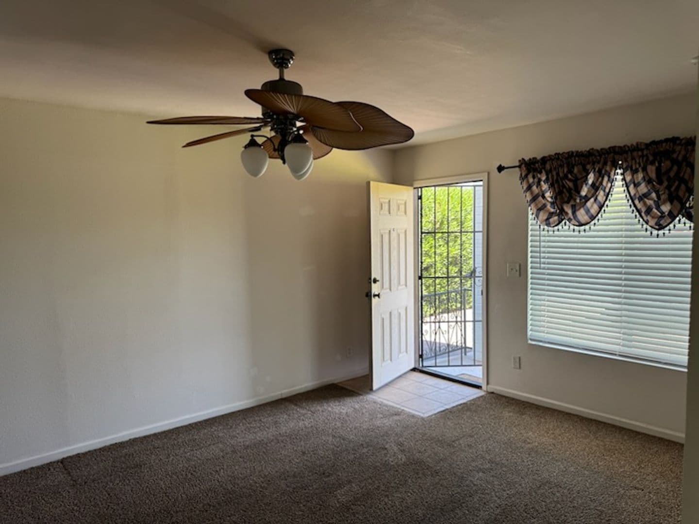 Phoenix Apartment: 2338 N 52nd Street