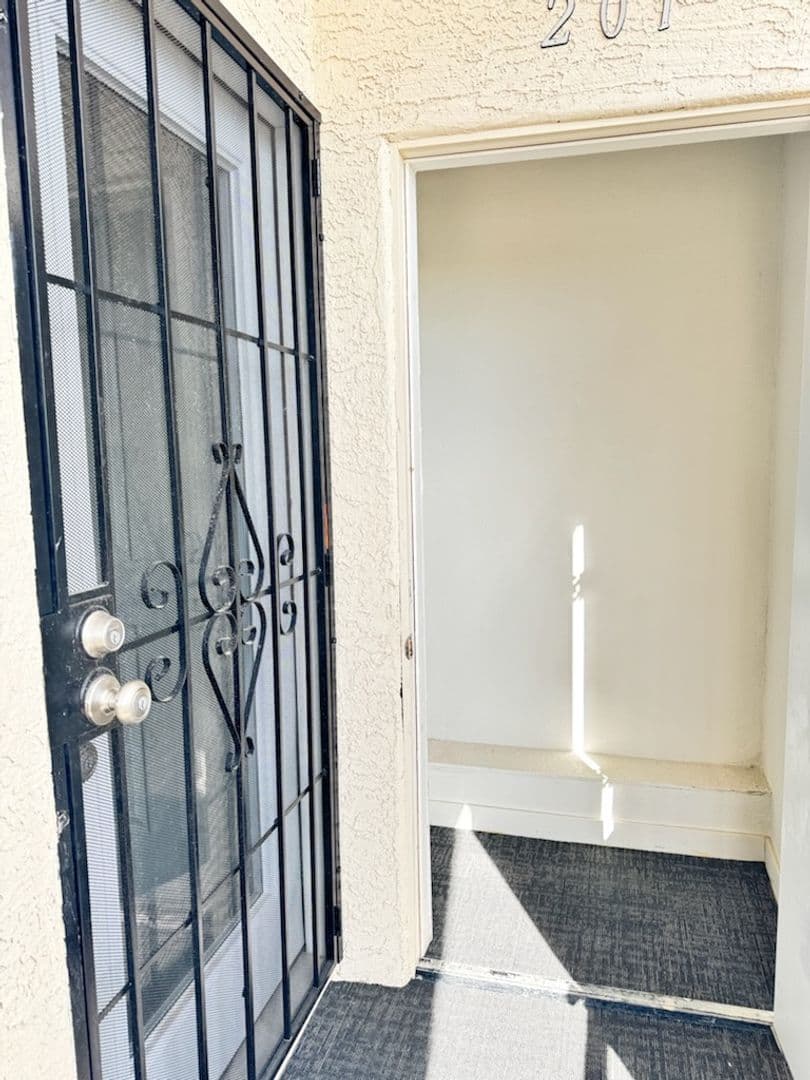 Mesa Apartment: 1849 N Spring St