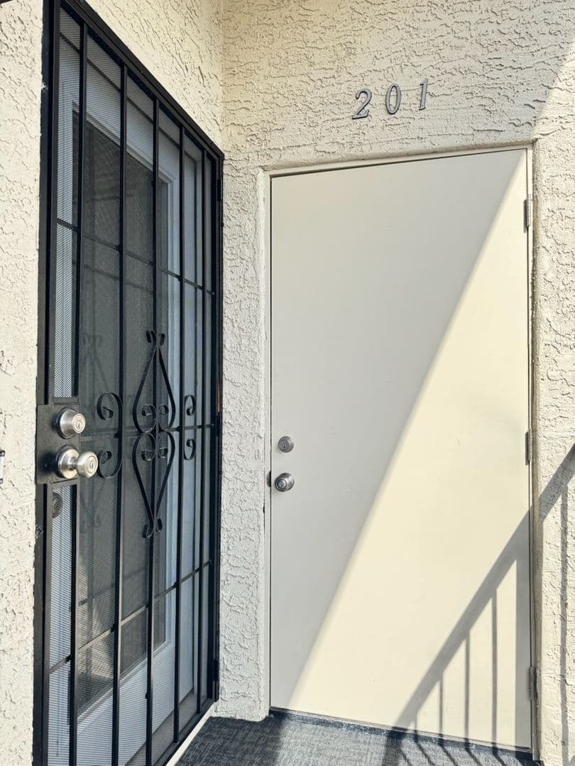 Mesa Apartment: 1849 N Spring St