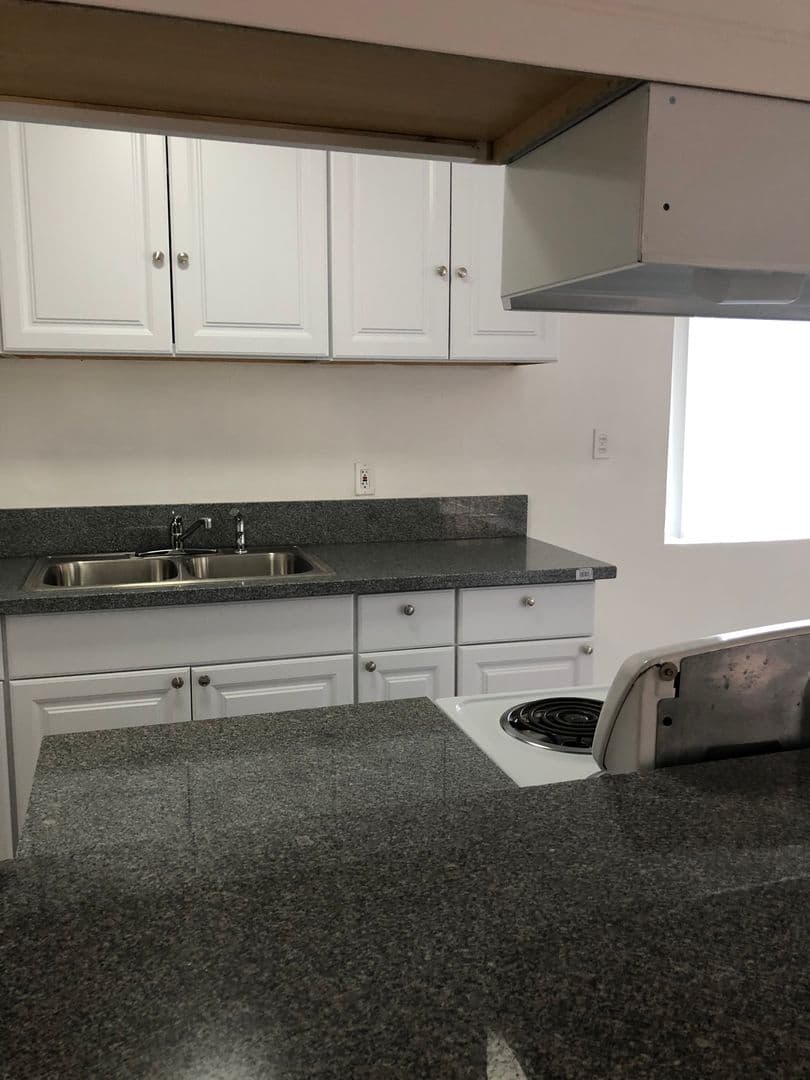 Long Beach Apartment: 650 Linden Avenue