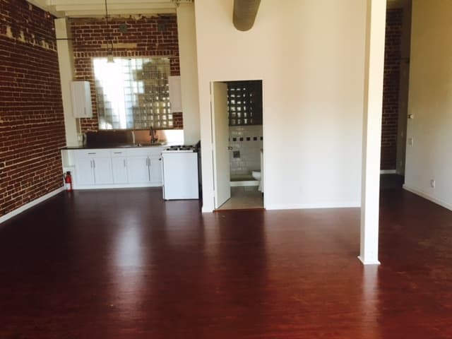 Long Beach Apartment: 946 Daisy Ave