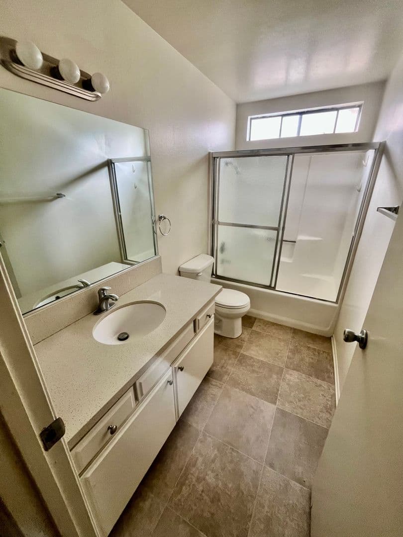 El Segundo Apartment: 622 E. Holly Avenue