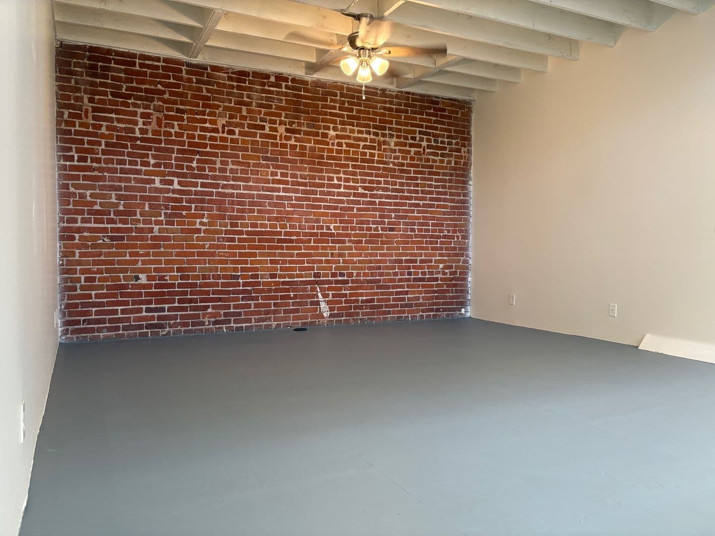 Long Beach Apartment: 946 Daisy Ave