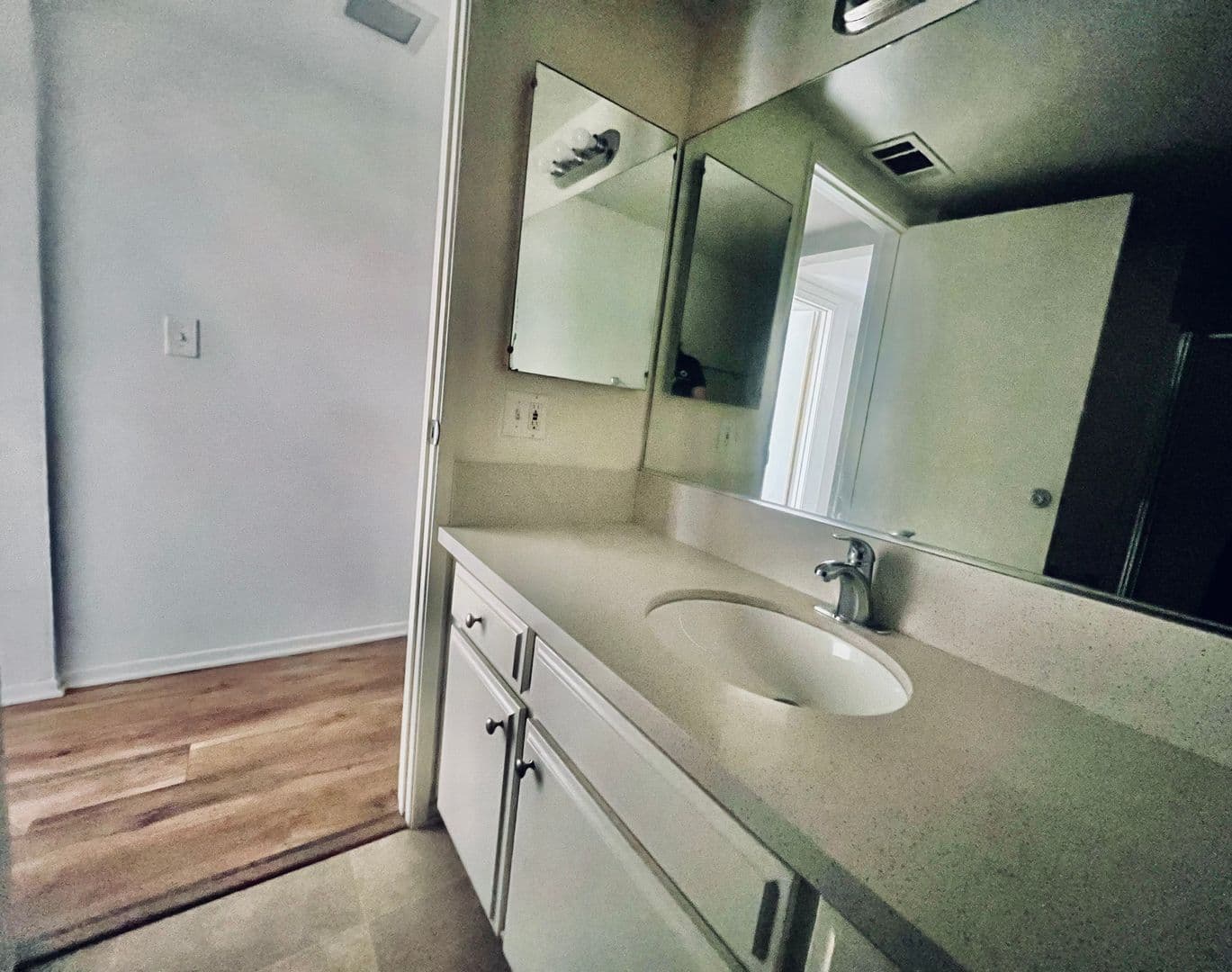 El Segundo Apartment: 622 E. Holly Avenue