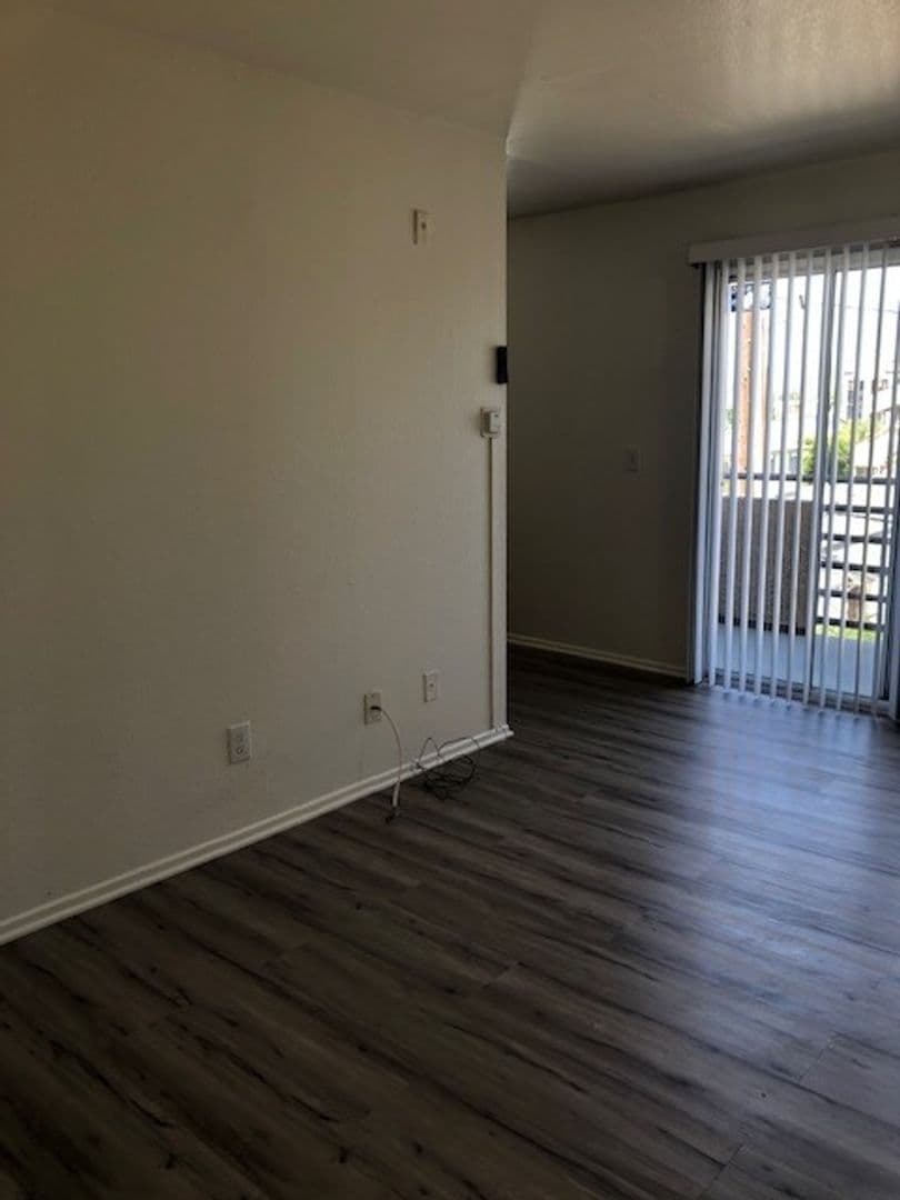 Long Beach Apartment: 1100 Elm Avenue