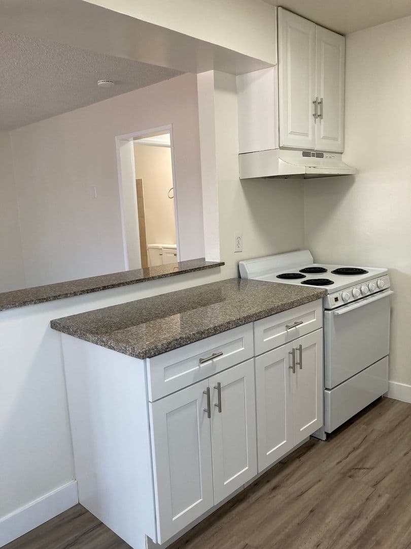 Long Beach Apartment: 650 Linden Avenue