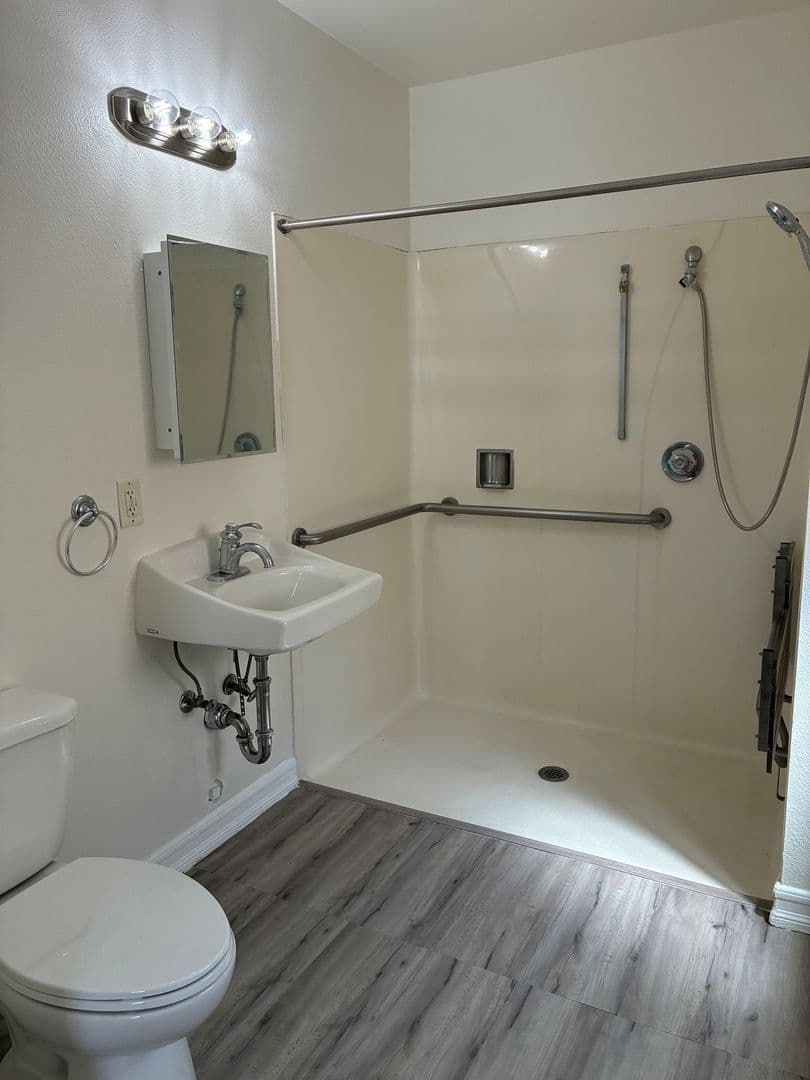 Long Beach Apartment: 932 - 938 Daisy Avenue