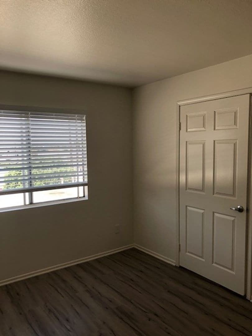 Long Beach Apartment: 1100 Elm Avenue