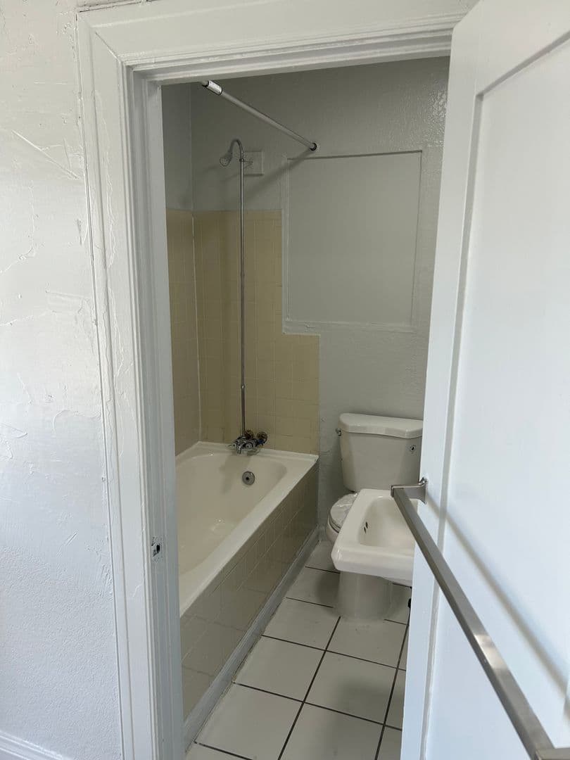 Long Beach Apartment: 330 W. Ocean Boulevard