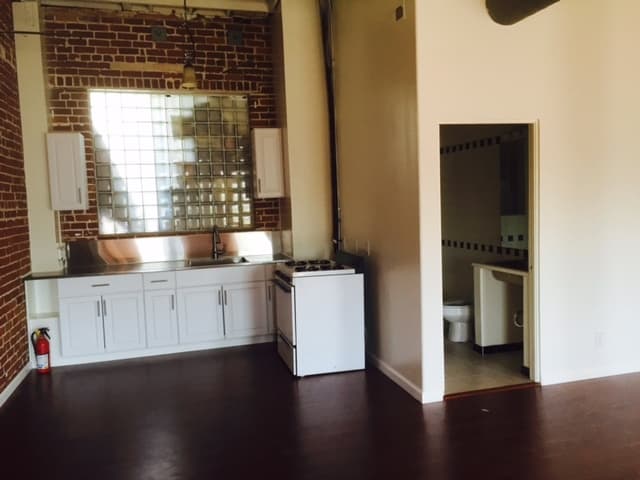 Long Beach Apartment: 946 Daisy Ave