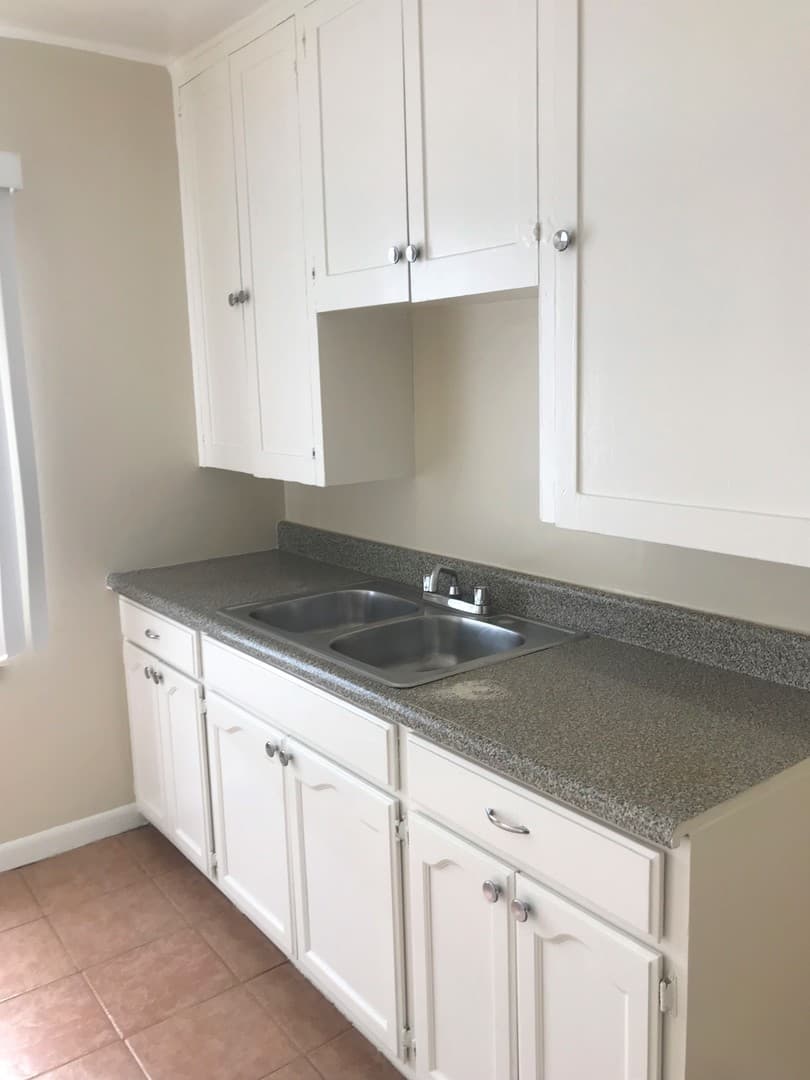 Long Beach Apartment: 1357 Elm Avenue