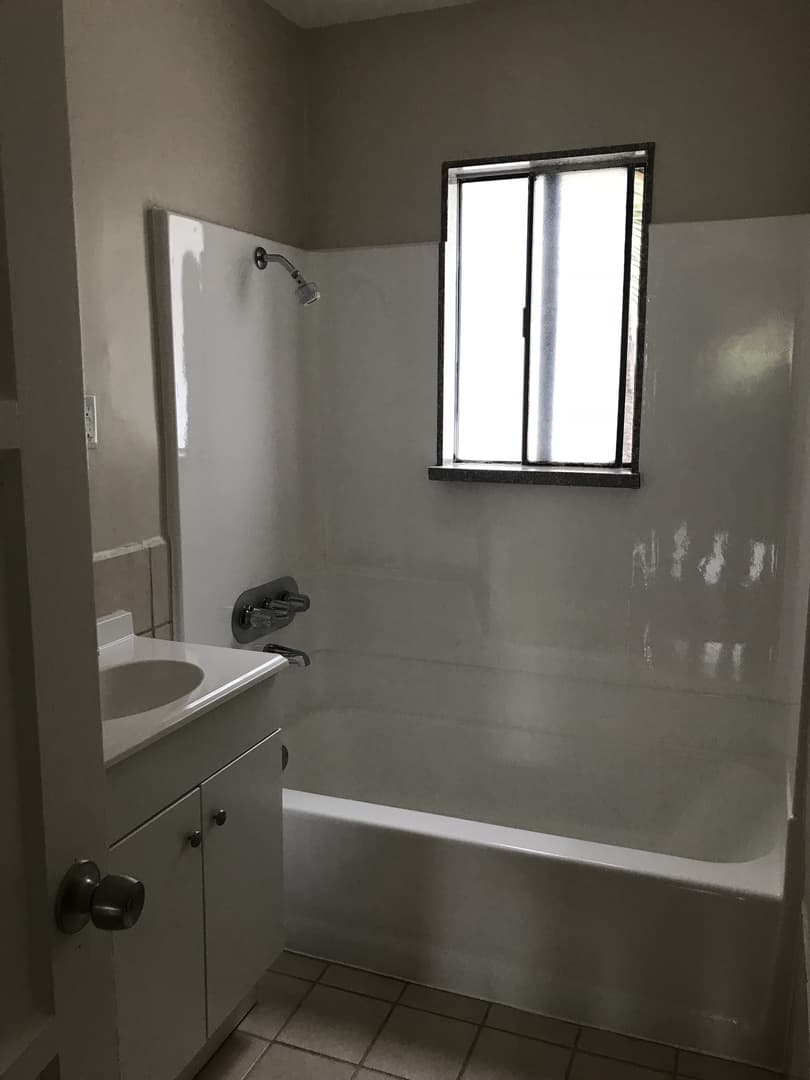 Long Beach Apartment: 1357 Elm Avenue
