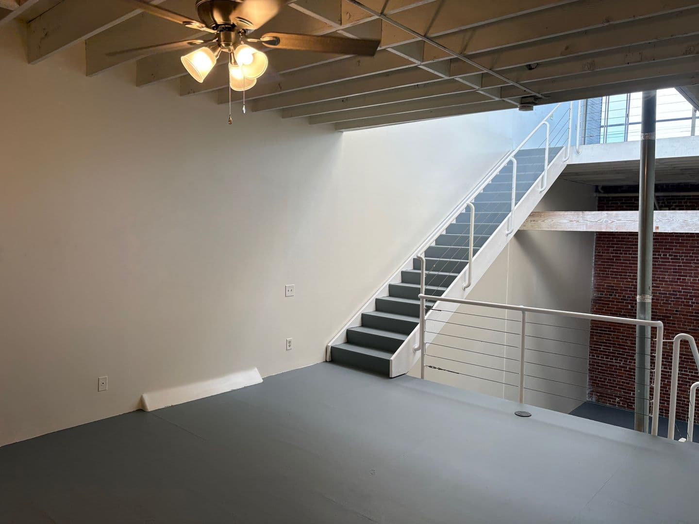 Long Beach Apartment: 946 Daisy Ave