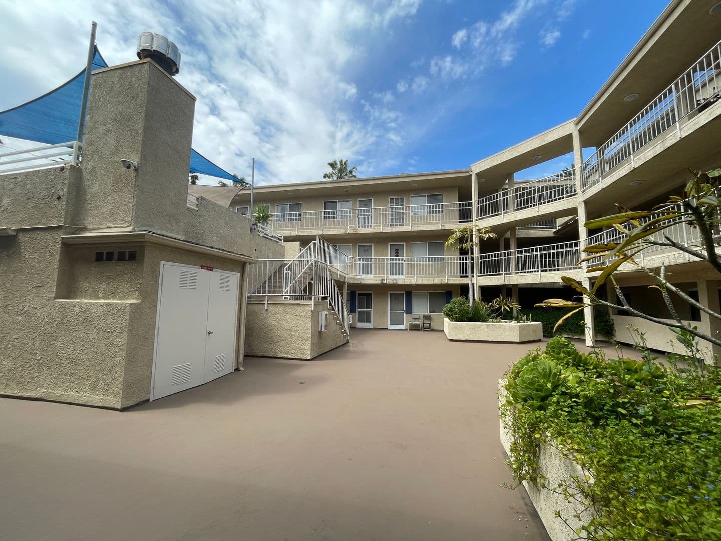 Long Beach Apartment: 1100 Elm Avenue
