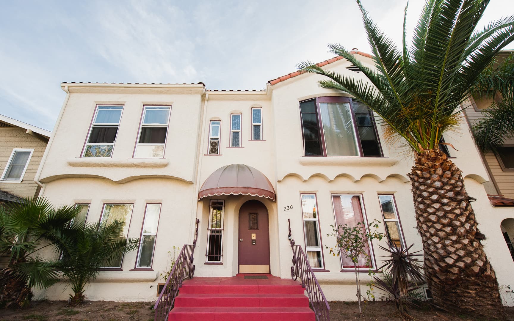 Long Beach Apartment: 230 E. 12th Street