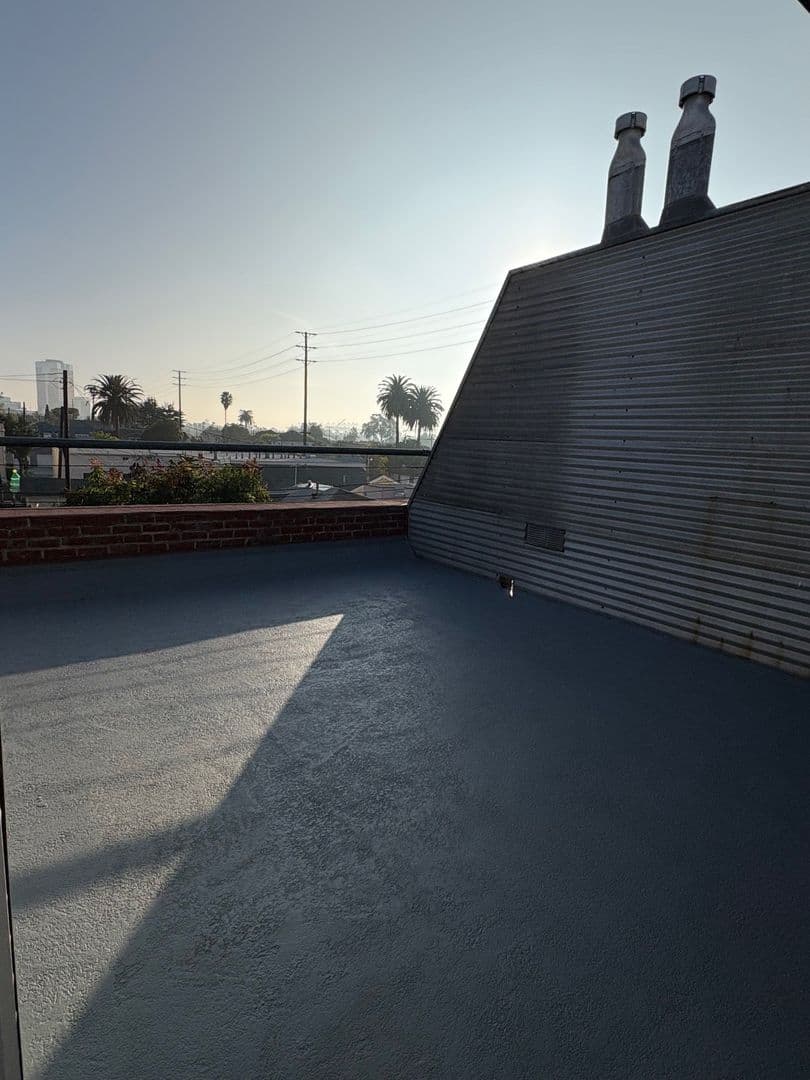 Long Beach Apartment: 946 Daisy Ave