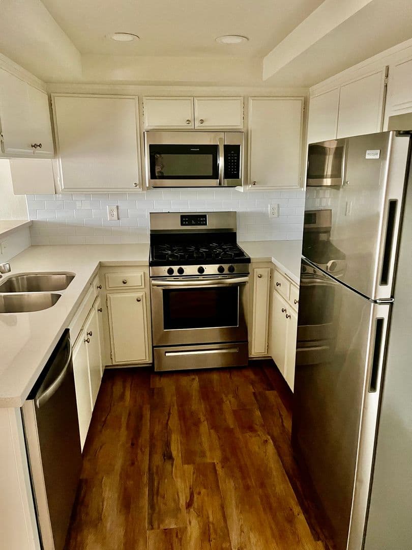 El Segundo Apartment: 622 E. Holly Avenue