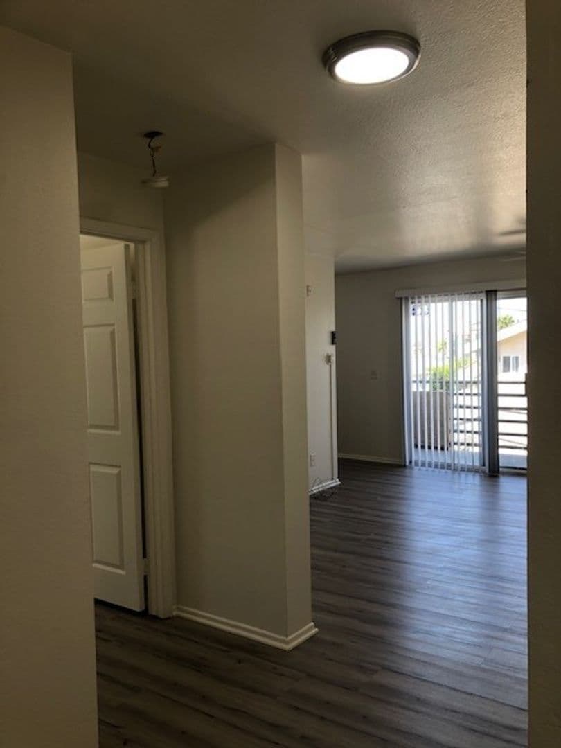 Long Beach Apartment: 1100 Elm Avenue