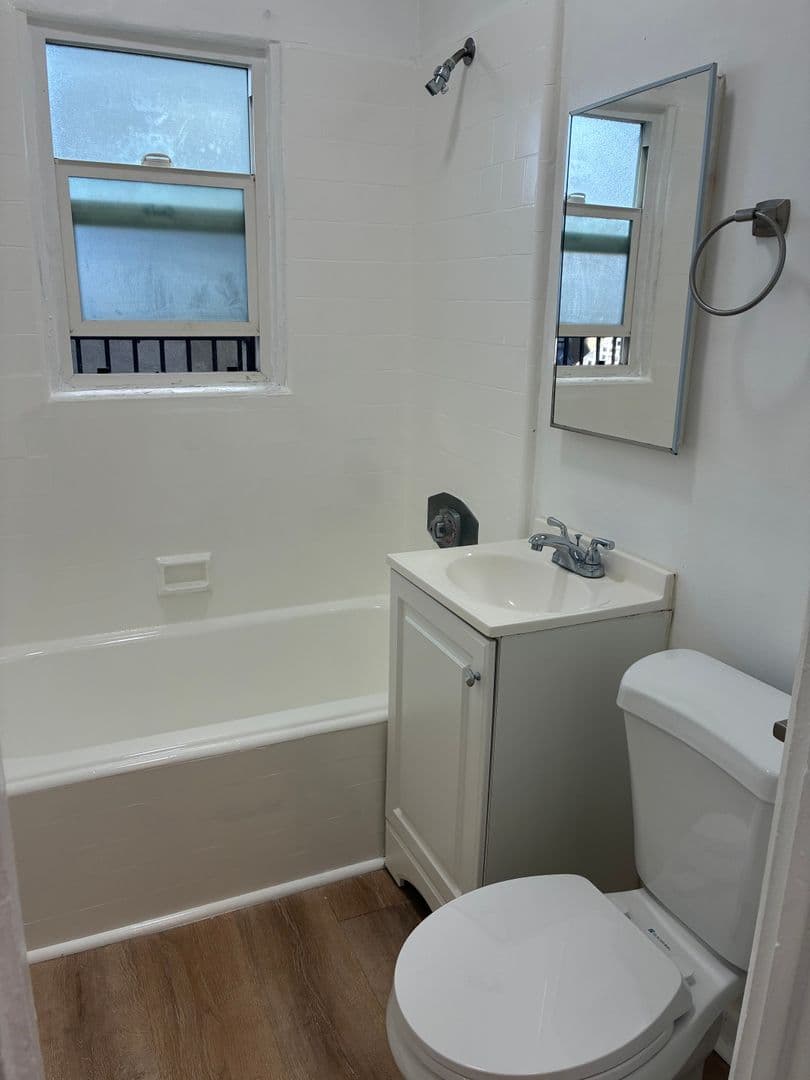 Long Beach Apartment: 230 E. 12th Street