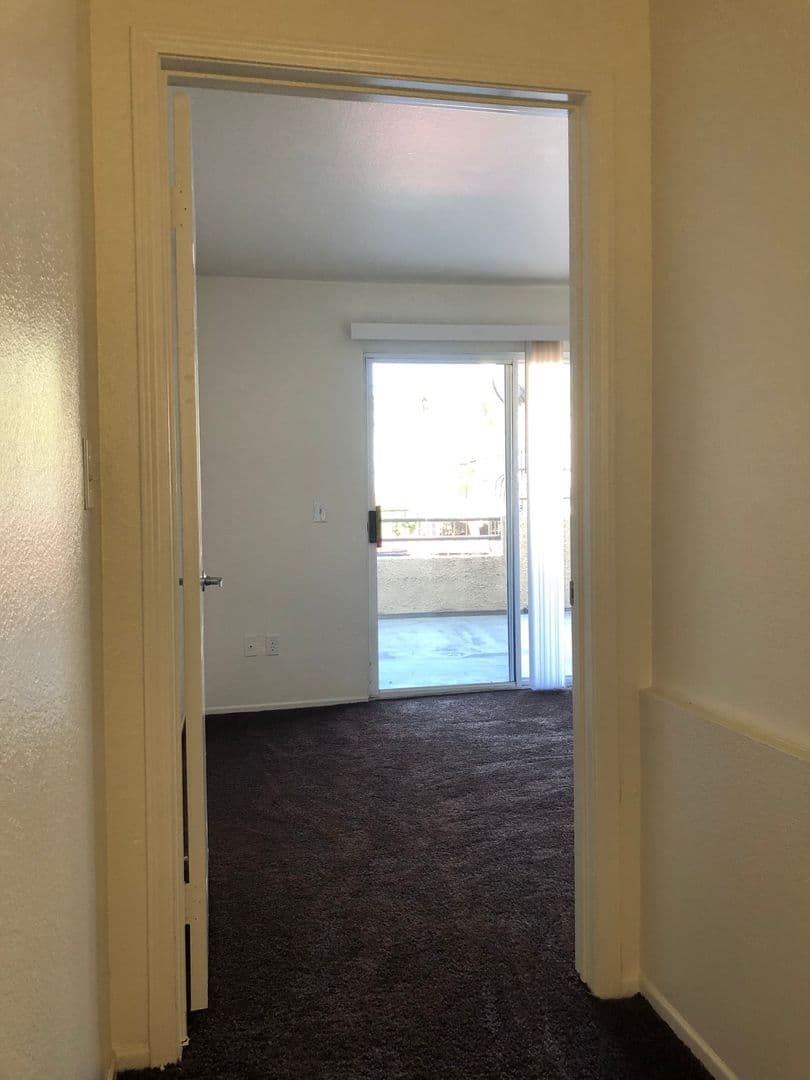 Long Beach Apartment: 1100 Elm Avenue