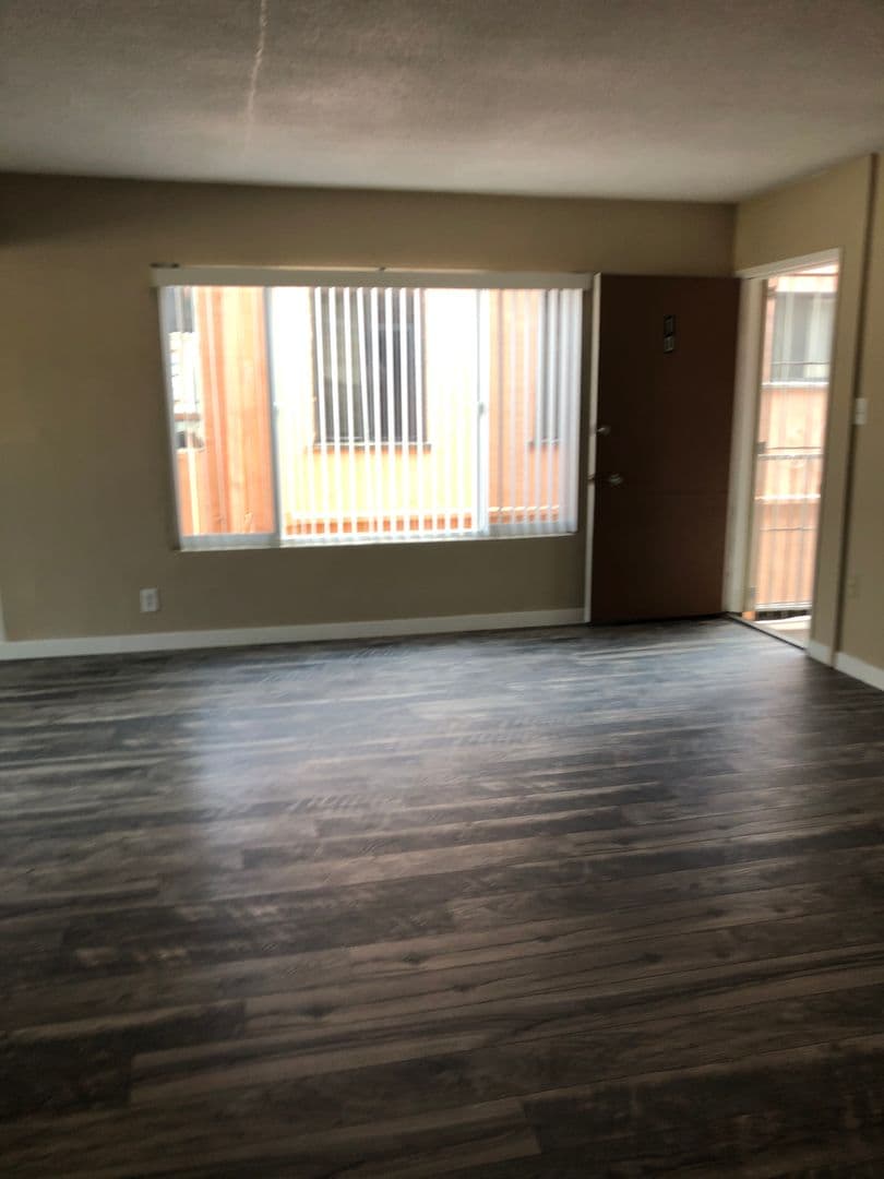 Long Beach Apartment: 650 Linden Avenue