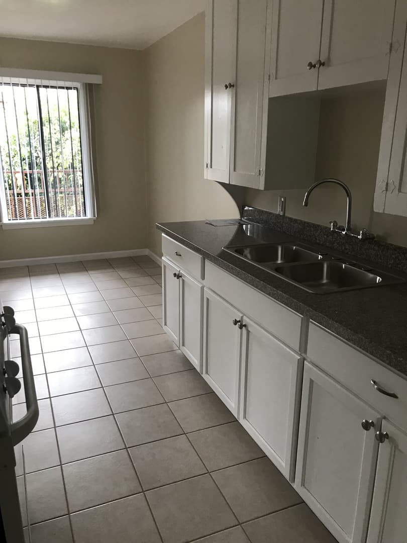 Long Beach Apartment: 1357 Elm Avenue