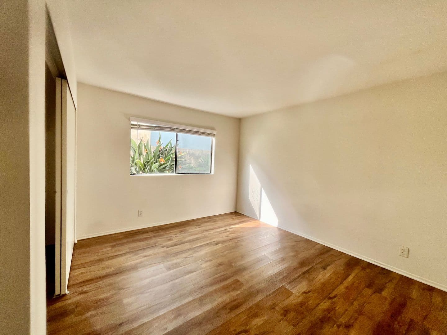 El Segundo Apartment: 622 E. Holly Avenue