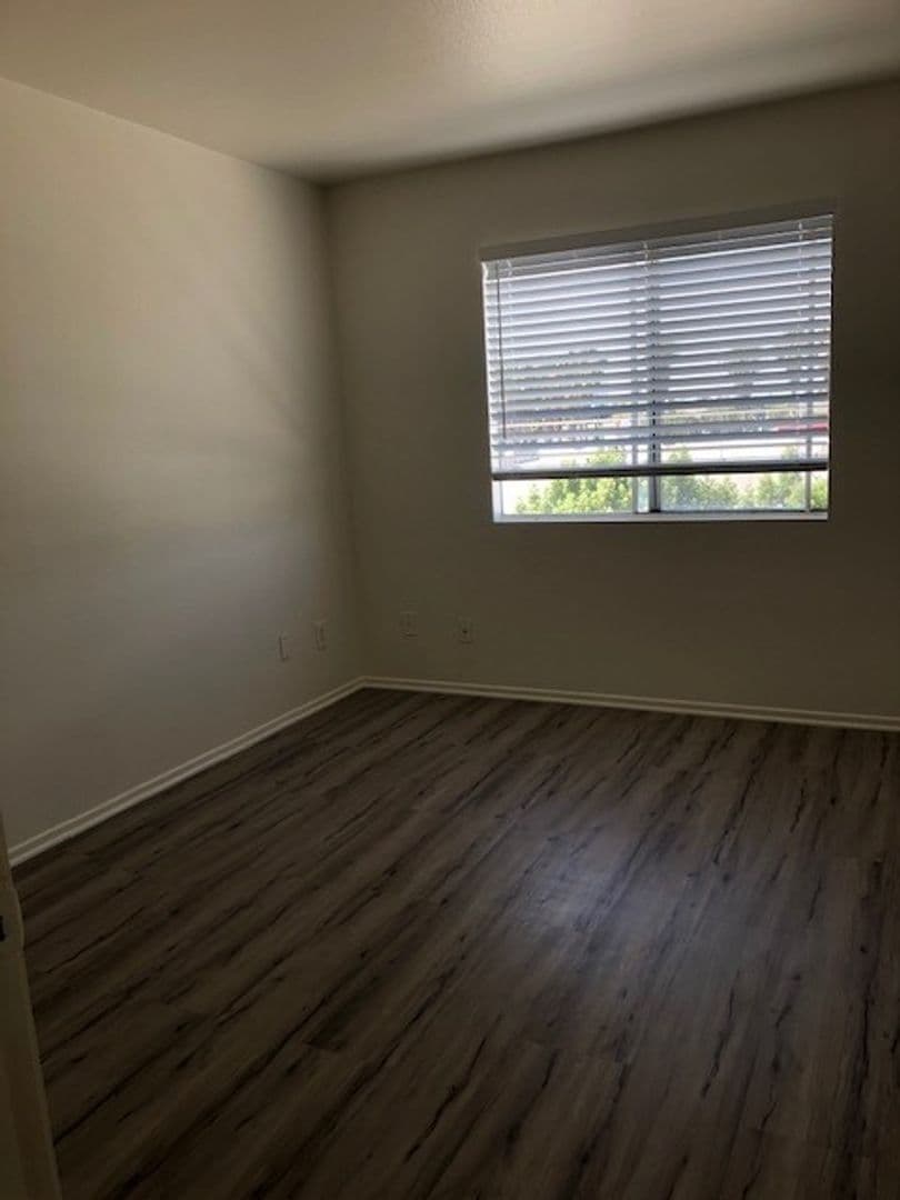 Long Beach Apartment: 1100 Elm Avenue