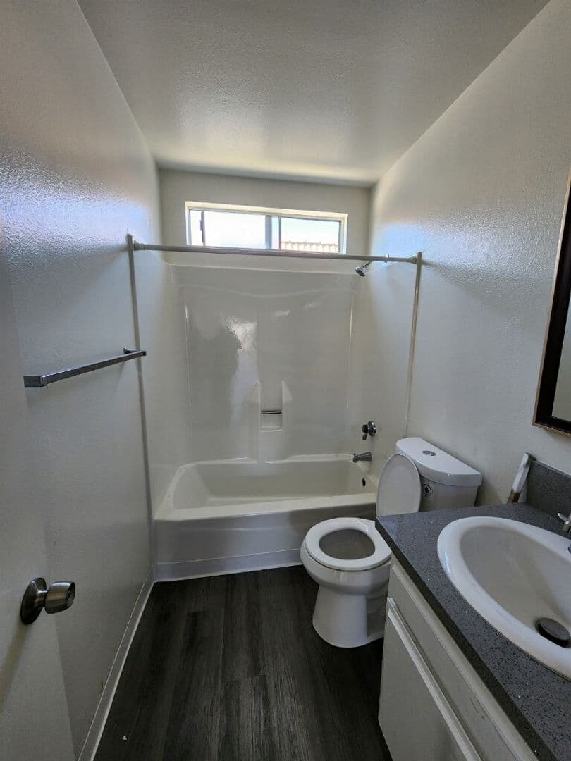 Torrance Apartment: 1430 - 1442 W. Carson Street