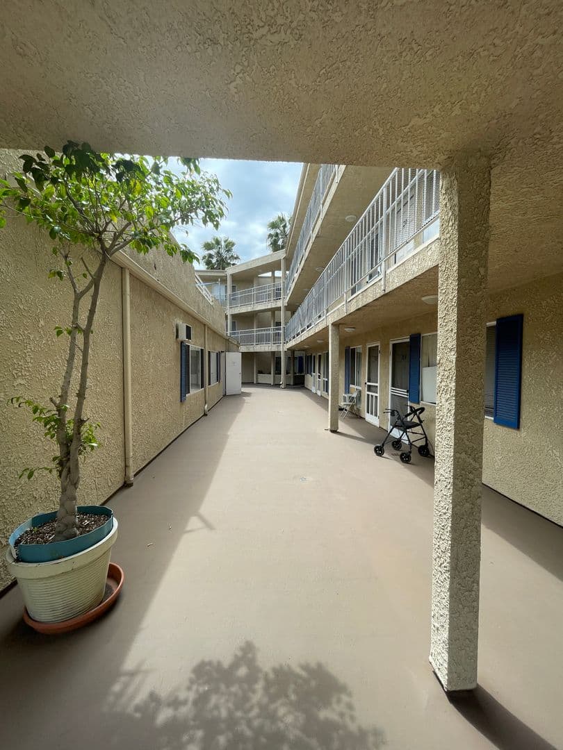 Long Beach Apartment: 1100 Elm Avenue