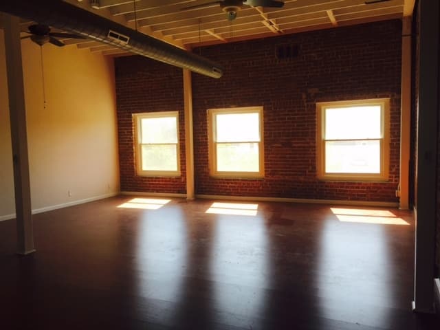 Long Beach Apartment: 946 Daisy Ave