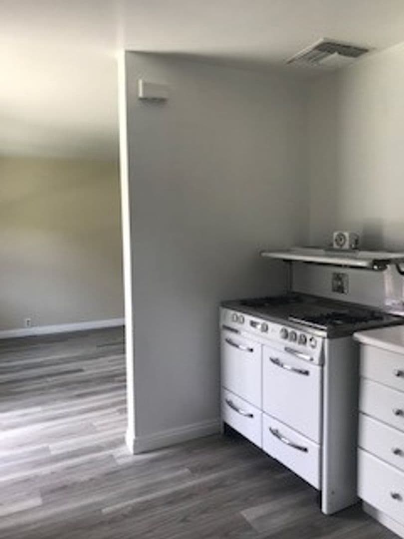 El Segundo Apartment: 101-111 W. Sycamore Avenue and 831 Main Street