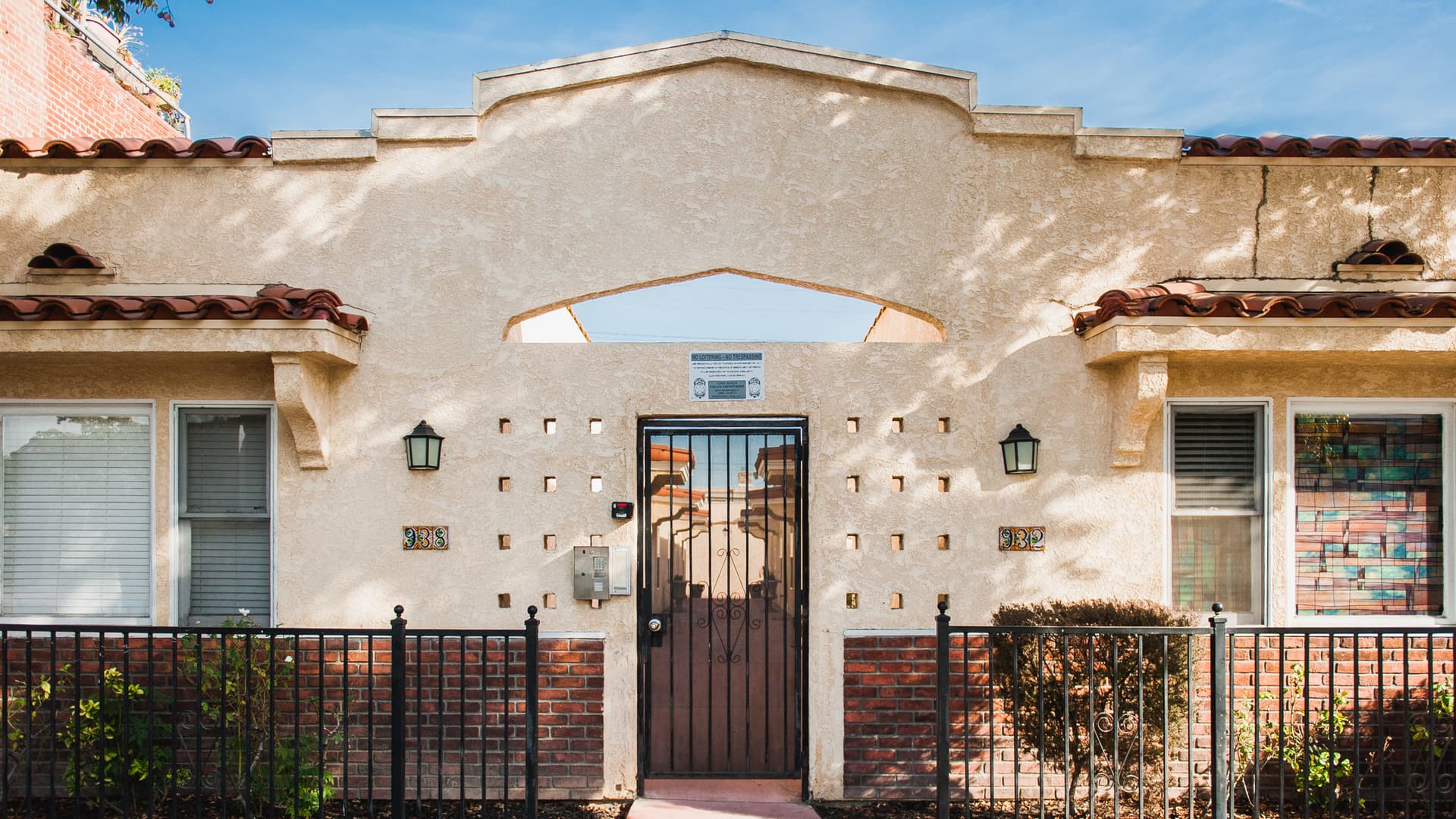 Long Beach Apartment: 932 - 938 Daisy Avenue