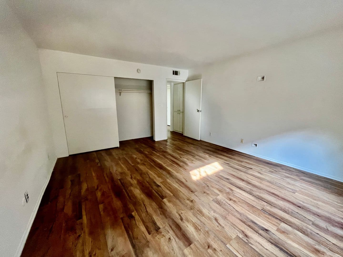 El Segundo Apartment: 622 E. Holly Avenue