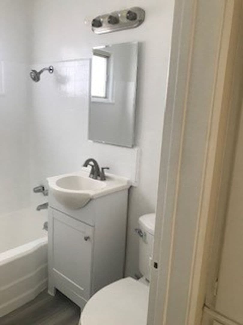 El Segundo Apartment: 101-111 W. Sycamore Avenue and 831 Main Street