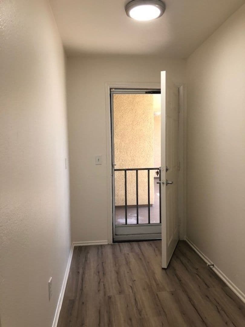 Long Beach Apartment: 1100 Elm Avenue