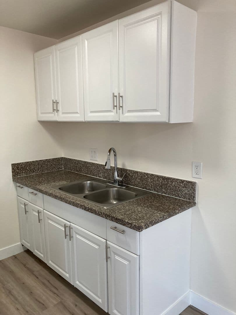 Long Beach Apartment: 650 Linden Avenue