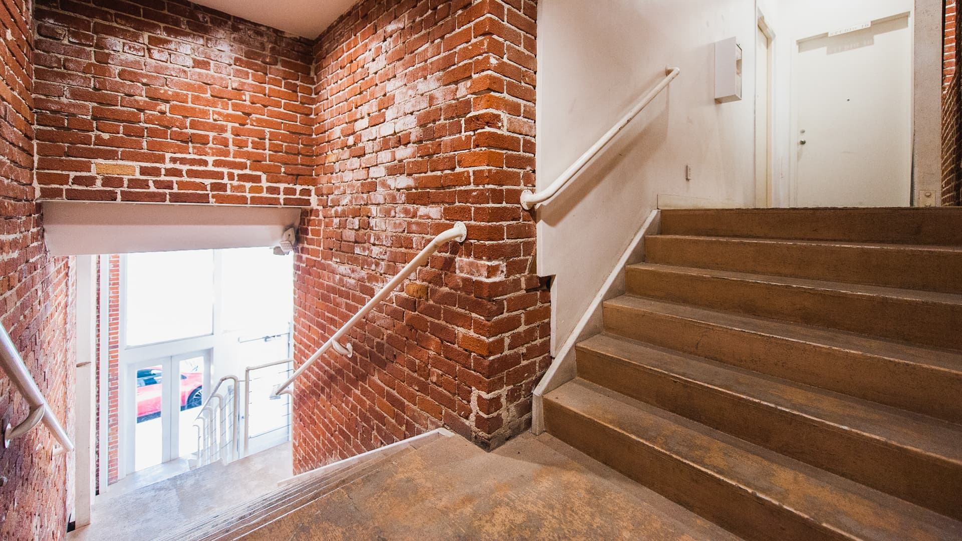 Long Beach Apartment: 946 Daisy Ave