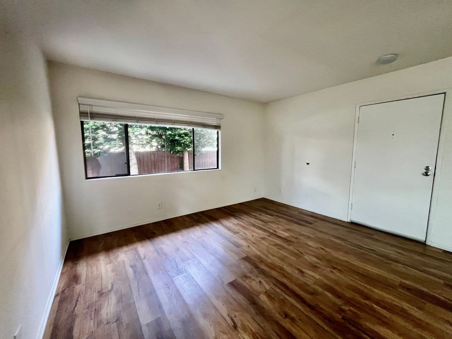 El Segundo Apartment: 622 E. Holly Avenue