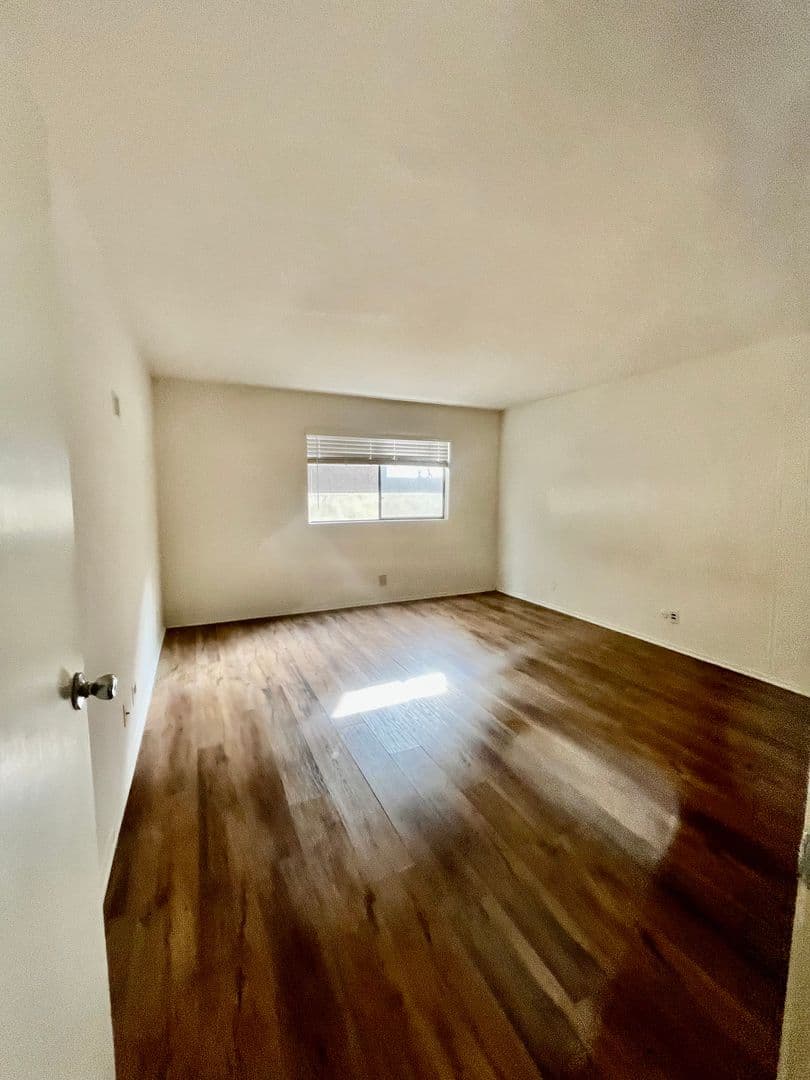 El Segundo Apartment: 622 E. Holly Avenue