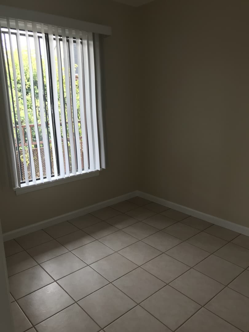 Long Beach Apartment: 1357 Elm Avenue