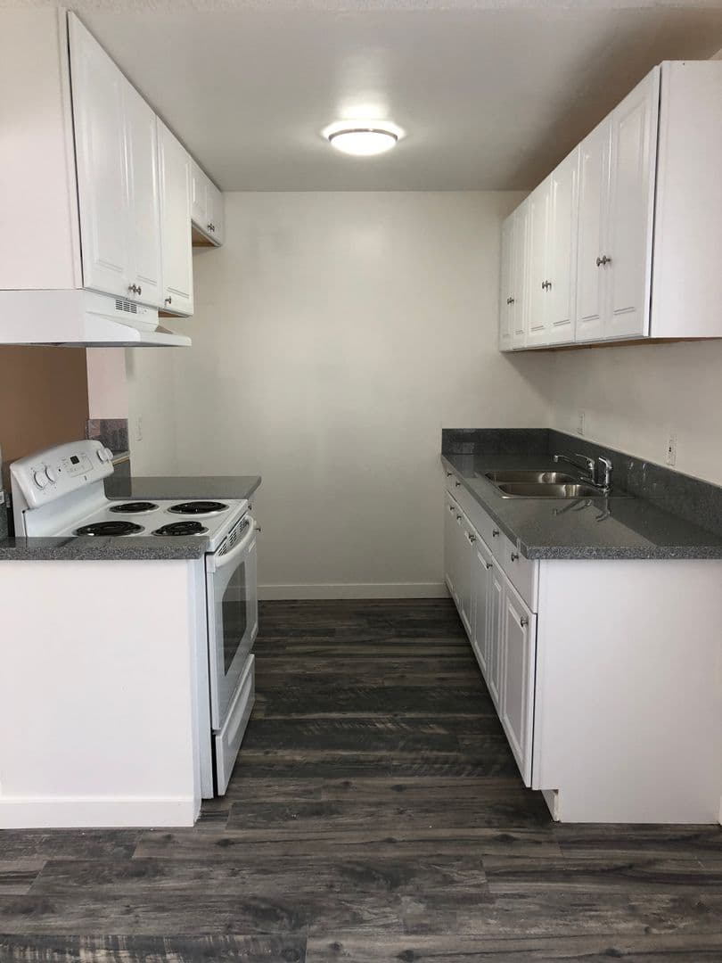Long Beach Apartment: 650 Linden Avenue