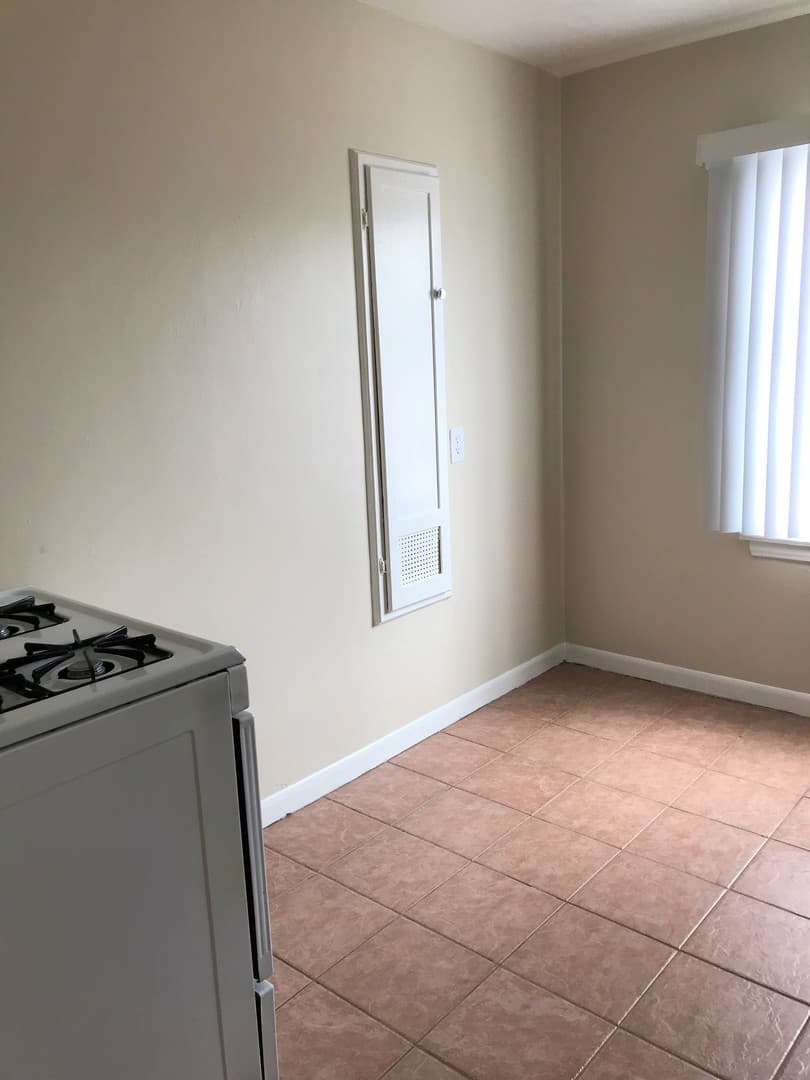 Long Beach Apartment: 1357 Elm Avenue