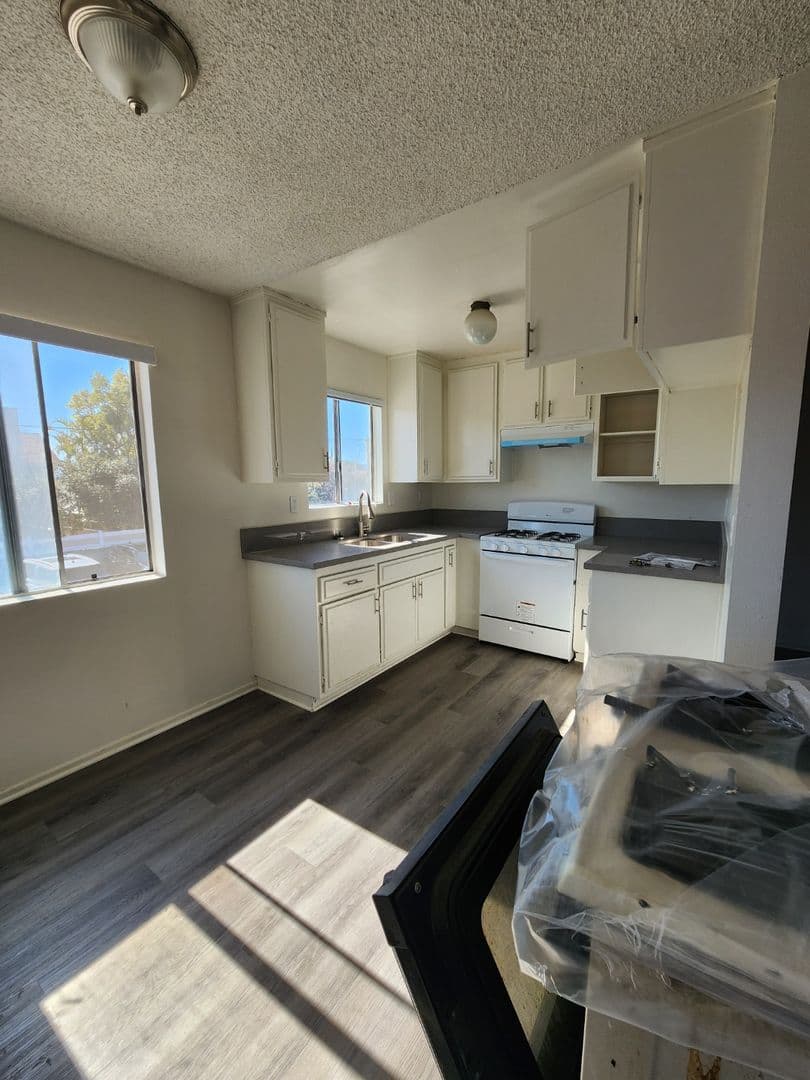 Torrance Apartment: 1430 - 1442 W. Carson Street