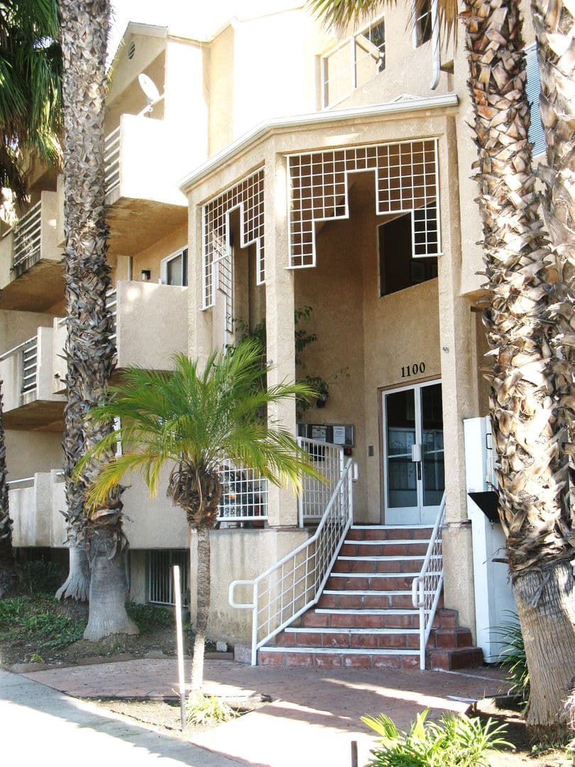 Long Beach Apartment: 1100 Elm Avenue